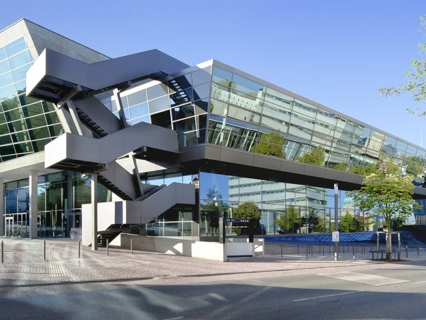 Csm darmstadtium aussenansicht 01 818377c13c